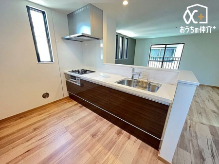 �L�b�`�� �����g���L�b�`�������炱���A�H���̏������y�������ԂɁA�Z�������ł��X���[�Y�ɖ��ʂȂ���Ƃł���A���������ȒP�ɂł���ȂǁA�������y��������L�b�`���X�y�[�X�ł��B