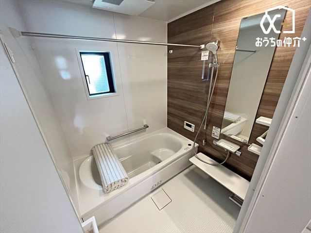 ���� ���������̂����ԂŃ����b�N�X�o�X�^�C���B�o�X�^�u�ɂ����Ċ����Ȃ���S�Ƒ̂����t���b�V���B����̔�������Ă���鐴�����̂���o�X���[���B