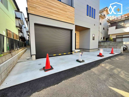 ���̑� �K���[�W�ƃJ�[�X�y�[�X��2�䕪�̒��ԃX�y�[�X���m�ہB���Ƒ��ł̎ԗ��p�◈�q���ɂ��֗��ȁA��Ƃ肠��J�[�X�y�[�X�ł��B