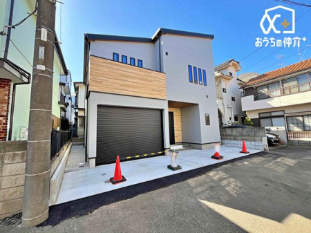 ���n�O�ώʐ^ �K���[�W�ƃJ�[�X�y�[�X��2�䕪�̒��ԃX�y�[�X���m�ہB���ԍD���ȕ��ɂ��X�X���B