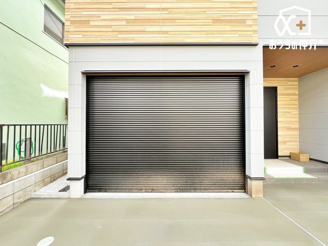  �K���[�W�ɓd���V���b�^�[���̗p�B���Ԃƕ�炷���߂̂�����肪�l�܂����O�ςł��B