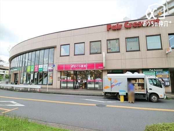 ���ӊ� �u�؃j���[�^�E���E�y�A�N���Z���g �k��22���B1.2�K�ɗX�֋Ǔ��̏��ƃt���A��݂��A3�K�ɃI�t�B�X�E�N���j�b�N�t���A��z�����n�斧���^�̉w�O�����{�݂ł��B 1760m