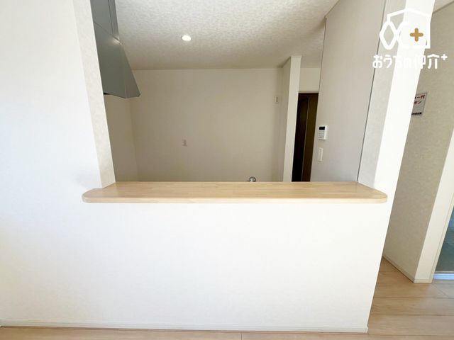 �L�b�`�� �L�b�`���J�E���^�[�t���Ŕz�V��Еt�����X���[�Y�B�g������̗ǂ��݌v�ł��B