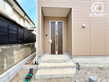 ���� �O���猩�����ւ̗l�q�B���������Ə�i���������������ԁB�����̏o���肪�C�����悭�s���܂��B