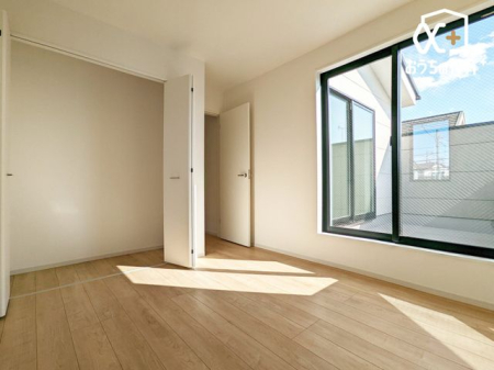 �q������ �q�������ɃI�X�X���ȗm���̗l�q�ł��B�o���R�j�[�ɖʂ��Ă��邽�ߊ��C�����₷���B���邳���\���Ȃ������ł��B