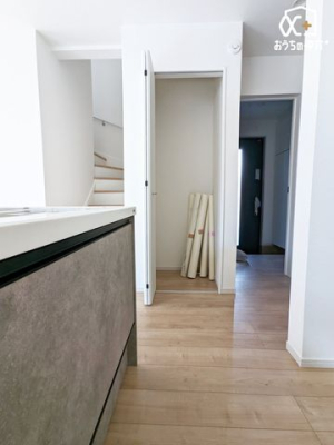 ���[ �H�i�̃X�g�b�N���ɕ֗��ȃp���g���[�ł��B