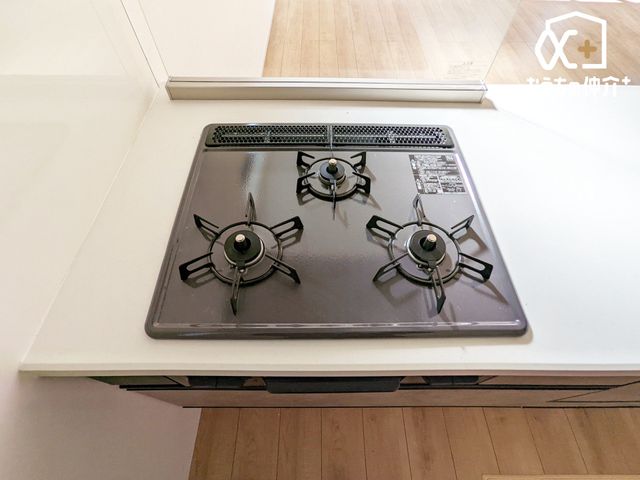 �L�b�`�� �����ɒ������ł��Ă��������͂��ǂ�3���R�����̃L�b�`���ł��B�������͖����̂��ƂȂ̂Ō����ǂ����������ł���̂͊������ł��ˁB