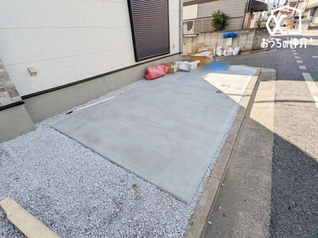  �J�[�X�y�[�X�̗l�q�B�Ԓʂ�̏��Ȃ��O�ʓ��H�ł��Ԃ̏o����������N���N�ł��B