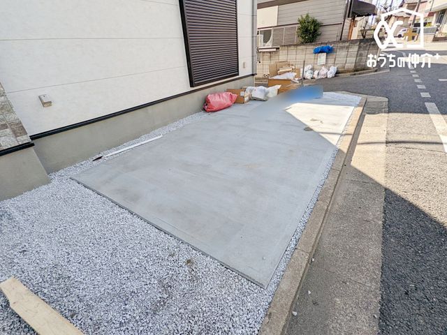  �J�[�X�y�[�X�̗l�q�B�Ԓʂ�̏��Ȃ��O�ʓ��H�ł��Ԃ̏o����������N���N�ł��B