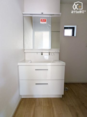 ���ʑ�E���ʏ� �O�ʋ��^�C�v�̐��ʉ��ϑ�ł��B�O�ʋ��^�C�v�̐��ʉ��ϑ�͎g�����肪�ǂ��A�ׂ����������[�ł��܂��B���[������X�b�L���Еt�����ʏ��ł��B