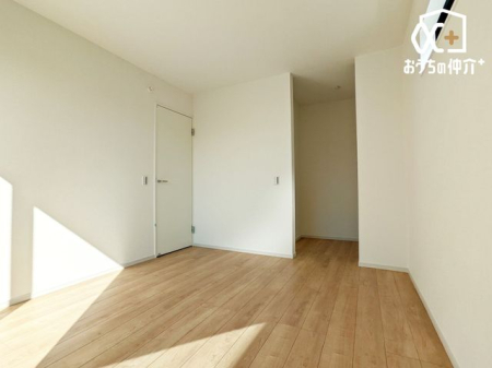 �Q�� �Q���ɃI�X�X���Ȗ�7.4���m���̗l�q�ł��B�E�H�[�N�C���N���[�[�b�g���t���Ă���A�Q��E�ߗނ����łȂ��A�V�[�Y���I�t�̂��̂��L�x�Ɏ��[�\�ȐQ���ł��B