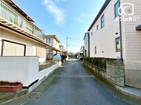 ���n�y�n�ʐ^ �O�ʓ��H�͌��ʂ����ǂ��A���X�̏o��������₷�����B�������������͋C�ŁA���S���ĕ�点�闧�n�ł��B