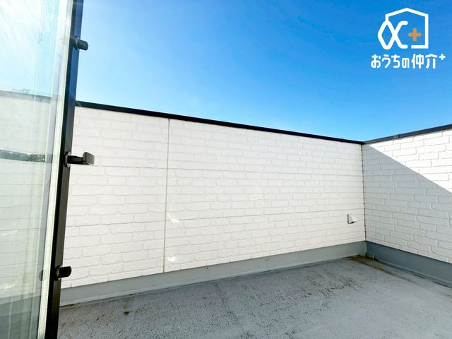 �o���R�j�[ ����o���R�j�[�͗z�����������Ղ�ƍ������݁A�Ƃ��Ă��C�����̗ǂ���ԂɂȂ��Ă���܂��B�O�Ƃ̖ڐ����C�ɂȂ�Ȃ��悤�ɐ݌v�����Ă���܂��B