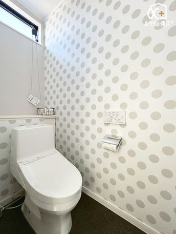 �g�C�� 1�K��2�K�ɂ��ꂼ��g�C����ݒu�B���̃o�^�o�^���鎞�ԑтɂ����ݍ������ƂȂ����K�ɂ��g�����������܂��ˁB