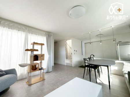 ���r���O �Ƒ������R�ƏW�܂�A�������������r���O��ԁB�������Ƃ������Ԃ��A�Ƒ��ƈꏏ�ɉ߂�����A���邭�L�X�Ƃ�����Ԃł��B