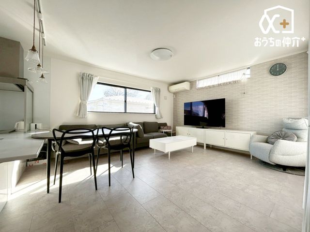 ���r���O �����������Ȃ��烊�r���O�S�̂����n�����Ƃ��o����̂ŁA���q�l���V�񂾂�A�׋������Ă��Ă��ꏏ�̋�Ԃ����L�ł��܂��B