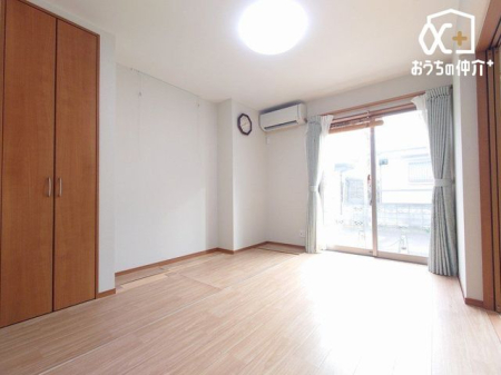 ���r���O -