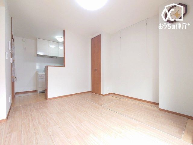 ���r���O -