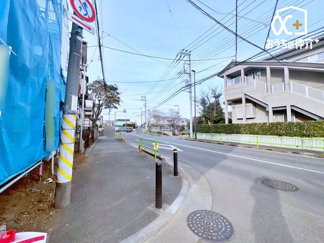 ���n�O�ώʐ^ ������悤�Ȑ��w�i�ɁA���X�ƘȂޓ@��́A���z�̉��b�𑶕��Ɏ󂯂�B�L�т₩�ŊJ���I�Ȓ��]�ƁA�����Ղ�ƍ~�蒍���z���ɁA�����ɏZ�܂��ґ�������Ǝ������Ē����܂�