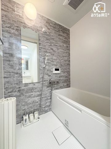 ���� �o�X���[���Ń����b�N�X�o�X�^�C���B�o�X�^�u�ɂ����Ċ����Ȃ���S�Ƒ̂����t���b�V���B����̔�������Ă���鐴�����̂���o�X���[���B