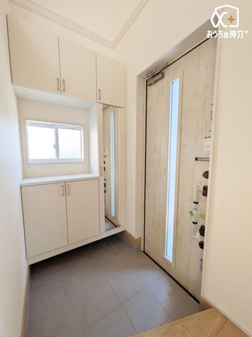 ���� �`�E�`Entrance�`�E�`�C�i����f�U�C�����������ւ́A�Z�ޕ��̖������𖞂����N�I���e�B�B�A��邲�Ƒ���A�K�������C�����悭�}����E���炬�ɖ�����������Ԃ�\�������Ă���܂��B