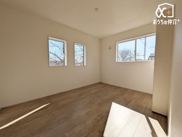 ���̑� 2�ʍ̌��̖��邢�m���B���C�A�ʋC�ɂ��D��Ă��܂��B