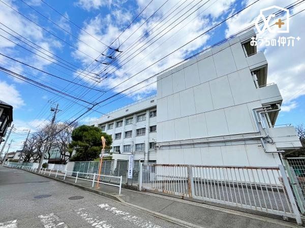 ���ӊ� ���v���Ďs���������w�Z �k��7���B�Z�낪�L�������P�O�O�����Ƃ��A���ӏ󋵂�������X������{�ʂ����������ƏZ��n�̐Â��ŗ����������ΖL���Ȋ��ɂ���܂��B����Ƀv�[��������w�Z�ł��I 530m