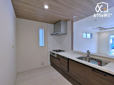 �L�b�`�� �����g���L�b�`�������炱���A�H���̏������y�������ԂɁI�w�Z�������ł��X���[�Y�ɖ��ʂȂ���Ƃł��x�w���������ȒP�ɂł���x�ȂǁA���ꂵ���H�v����������I�������y��������L�b�`���X�y�[�X�ł�