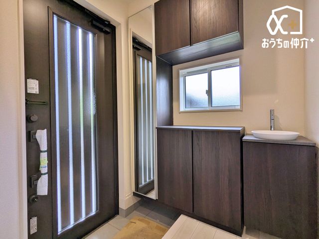 ���� ���ւɂ́A�V���[�Y�{�b�N�X�Ǝ��[�I�����ꂼ�ꂲ�����܂��B���֐�ɁA���o�����ɕK�v�ȃA�C�e�������낦�Ă�����̂����ꂵ���ł��ˁI