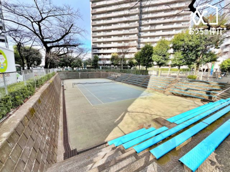 ���̑� ����̒��ŃX�|�[�c���y���߂�e�j�X�R�[�g�B�C�y�ɐg�̂𓮂�����Z���Ɋ��������L�{�݂ł��B