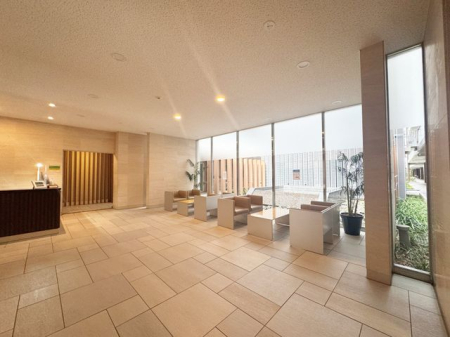 ���̑� �e���̏�ɂ��Ȃ閾�邢���r�[