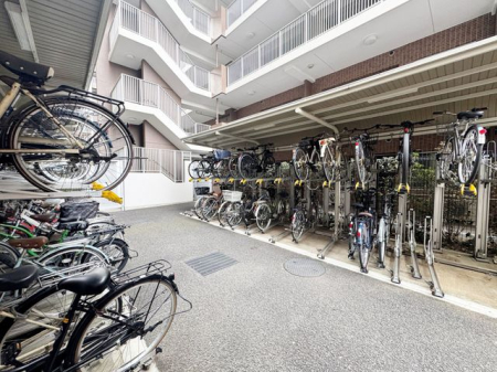 ���̑� �J�̓��ł����S�̉����t���̒��֏�