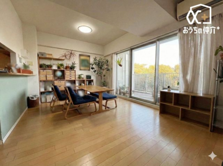 ���r���O -