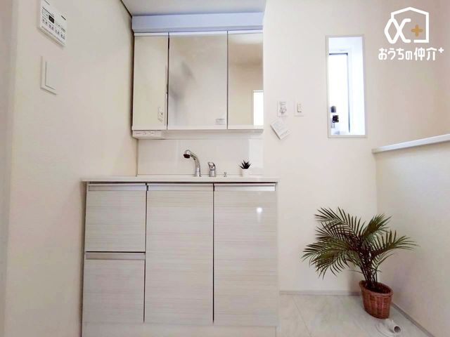 ���ʑ�E���ʏ� �`Wash room�`�L���̂�����ʏ��Ƒ��݂�Ȃ������g�����ʎ��B�Z�������ɂ͎g���₷�����ʂ�