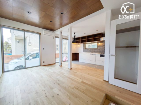 ���r���O �`Living�`�������������͋C��LDK�B�̂�т肭�낮�\�t�@��A���H�����y���ރ_�C�j���O�Z�b�g��u���Ă��������͂���܂���B