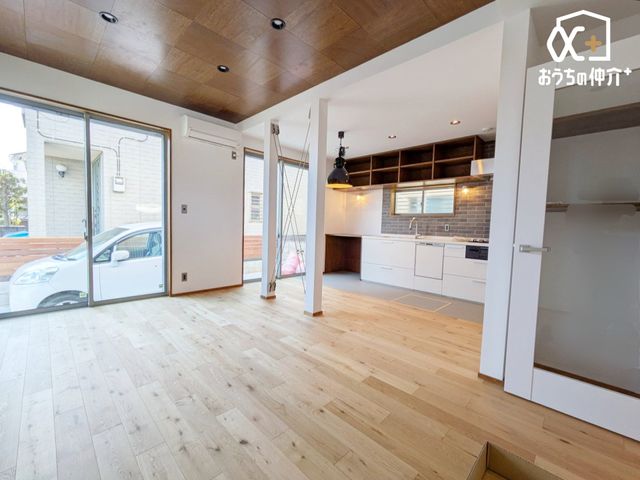 ���r���O �`Living�`�������������͋C��LDK�B�̂�т肭�낮�\�t�@��A���H�����y���ރ_�C�j���O�Z�b�g��u���Ă��������͂���܂���B