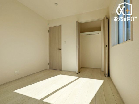 �q������ �q�������ɃI�X�X���ȁZ���m���̗l�q�B�N���[�[�b�g���t���Ă��邽�߁A���q�l�̕׋�����E�ߗޓ����֗��Ɏ��[�\�ł��B