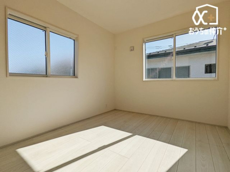 �q������ �q�������Ƃ��Ă��\���ȍL�������邨�����ł��B�Ƒ��X�̈��炬�̋�Ԃ��m�ۂł��A�v���C�x�[�g�ȃx�b�h���[���͕�炷���̊����ő���グ�������̂ł��B