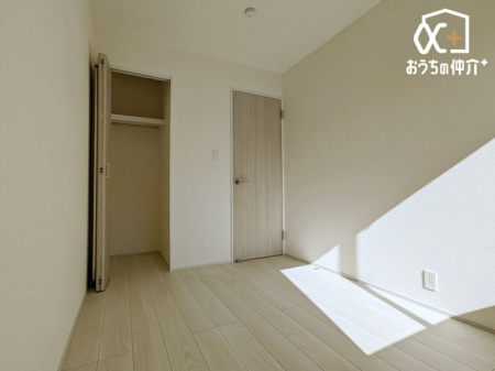 ���̑� 2�K�@4.37���̗m���ɂ̓N���[�[�b�g�������B���������X�b�L���Еt���܂��B