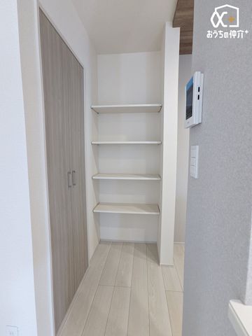 ���[ �H�i�̃X�g�b�N���ɕ֗��ȃp���g���[�ł��B�ЊQ���ɔ����ă��[�����O�X�g�b�N���\�I