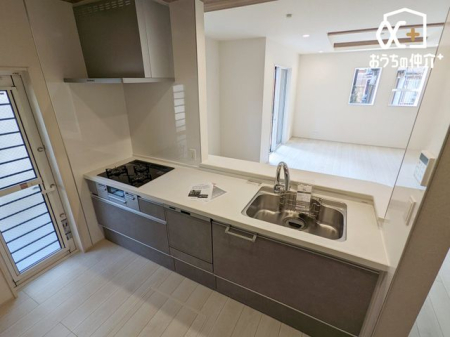 �L�b�`�� �L�b�`������̓��r���O�S�̂����n����Ԏ��ł��B���q�l���V�ԗl�q�������Ȃ���̂�������_�C�j���O�e�[�u���Ŋw�K���邨�q�l�ɂ�����ƃA�h�o�C�X���ł���݌v�ł��B