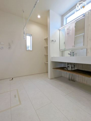 ���ʑ�E���ʏ� �L�X�Ƃ������ʃX�y�[�X�ŁA�Z�������̎x�x���X���[�Y�ł��I