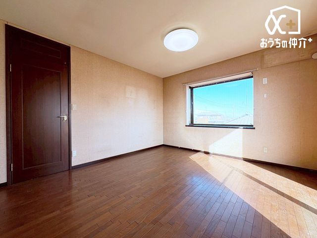 �Q�� �Q���ɑ�e�ʂ̎��[�������B�ߗނ�Q����������萮���ł��A�L�X�Ƃ�����Ԃŉ��K�ȕ�炵���B