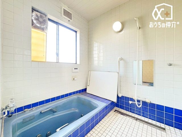 ���� ���������̂����ԂŃ����b�N�X�o�X�^�C���B�o�X�^�u�ɂ����Ċ����Ȃ���S�Ƒ̂����t���b�V���B����̔�������Ă���鐴�����̂���o�X���[���B