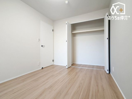 �q������ �q�������ɃI�X�X���Ȗ�U���m���̗l�q�B�N���[�[�b�g���t���Ă��邽�߁A���q�l�̕׋�����E�ߗޓ����֗��Ɏ��[�\�ł��B