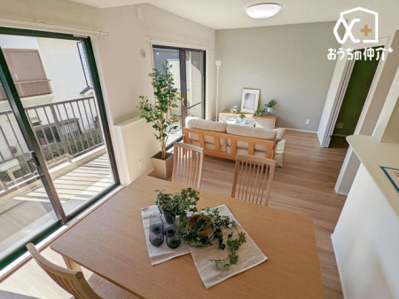 ���r���O �傫�ȑ����炽���Ղ�z�����������ޖ��邢���r���O�B�Ƒ��c���⃊���b�N�X�^�C���ɍœK�ȊJ�������ӂ���Ԃł��B