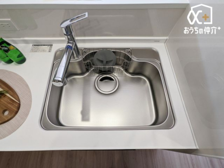 �L�b�`�� �������̂���s�J�s�J�̃X�e�����X�V���N�͍L���č�Ƃ��₷�����B�V���v���Ȑ������D��ۂŁA�����̐􂢕������K�ɂȂ肻���B���|���ȒP�����ŁA�Ǝ��̌������オ��A�L�b�`���ɗ����Ԃ����S�n�悭�Ȃ�܂��ˁB