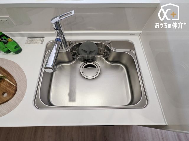 �L�b�`�� �������̂���s�J�s�J�̃X�e�����X�V���N�͍L���č�Ƃ��₷�����B�V���v���Ȑ������D��ۂŁA�����̐􂢕������K�ɂȂ肻���B���|���ȒP�����ŁA�Ǝ��̌������オ��A�L�b�`���ɗ����Ԃ����S�n�悭�Ȃ�܂��ˁB