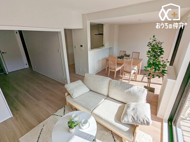 ���r���O ������̑傫�ȑ����炽���Ղ�z�����������ޖ��邢���r���O�B�Ƒ��c���⃊���b�N�X�^�C���ɍœK�ȊJ�������ӂ���Ԃł��B