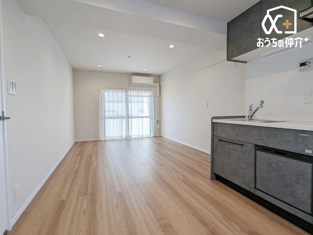 ���r���O ���r���O�̗l�q�ł��B�o���R�j�[������g�����z�˂����������ރ��r���O�ł��B